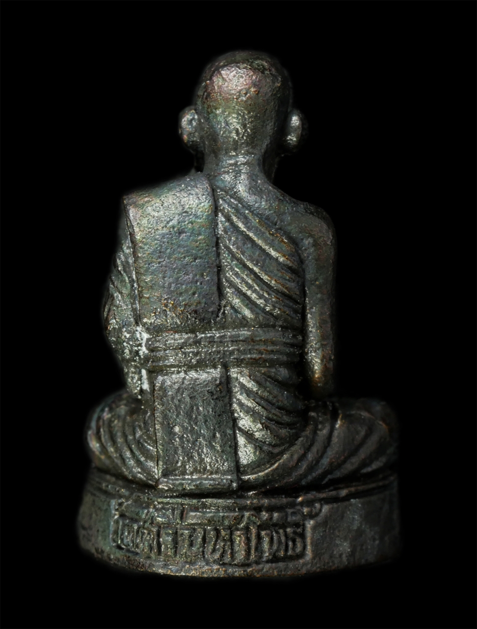 7Jan2026 (293)p.jpg - รูปหล่ออุดกริ่ง หลวงปู่คล้าย วัดศรีมหาโพธิ์ ต.โรงช้าง อ.ป่าโมก จ.อ่างทอง เนื้อนวะโหละ พระเก่าสวย มวลสารดี น่าเก็บสะสมบูชา พร้อมกล่องเดิมๆ#2 | https://kamulet.in.th